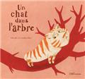 UN CHAT DANS L'ARBRE  